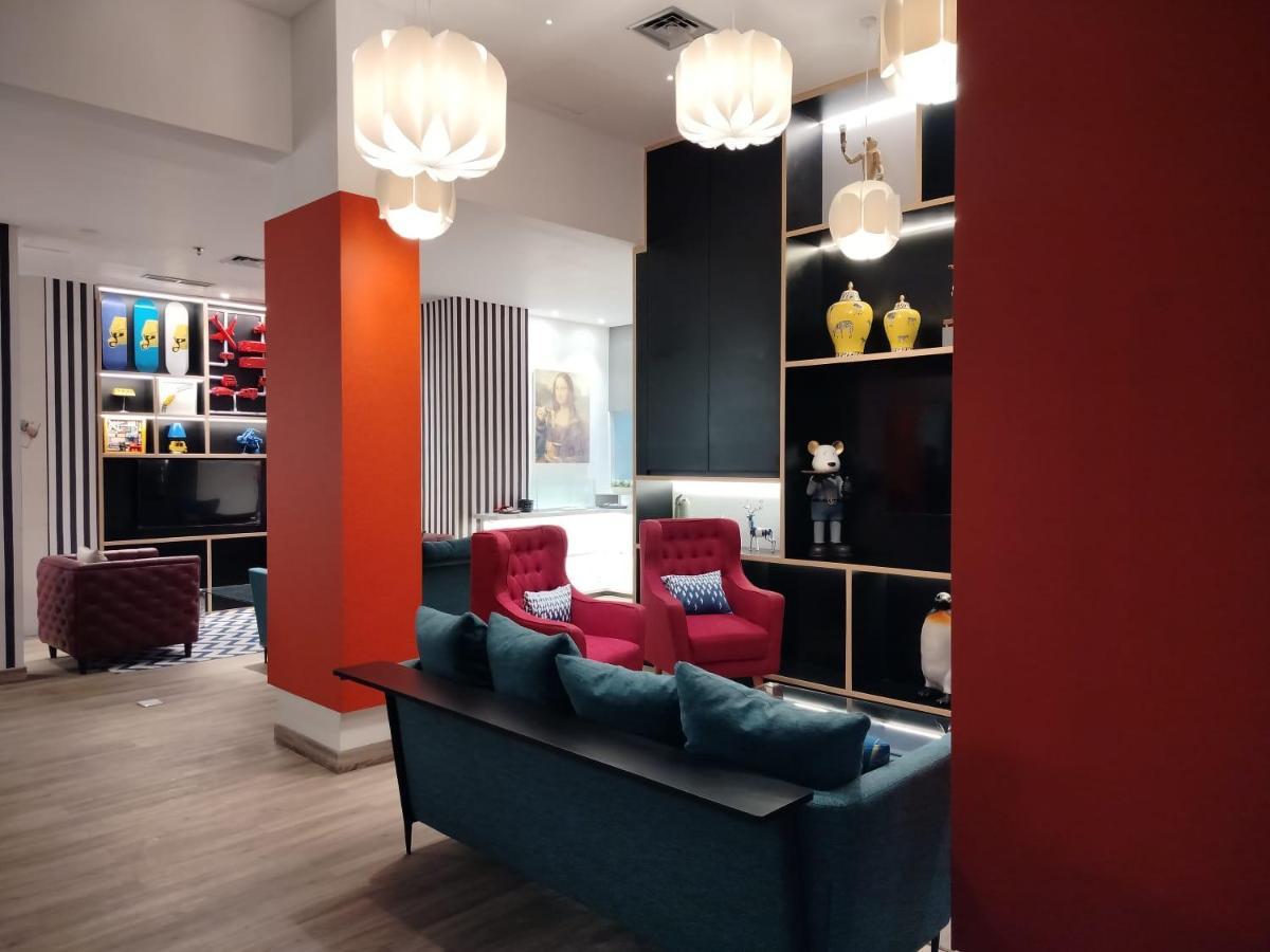 Hotel Moritz Biz Gandaria Giacarta Esterno foto