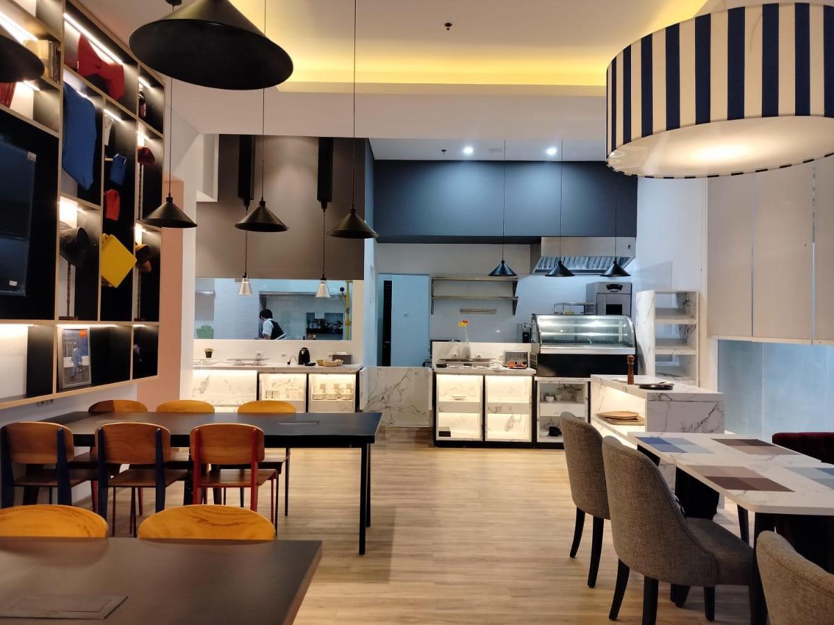 Hotel Moritz Biz Gandaria Giacarta Esterno foto