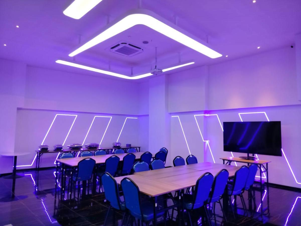 Hotel Moritz Biz Gandaria Giacarta Esterno foto