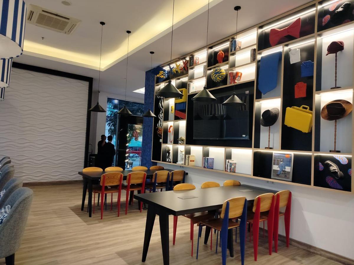 Hotel Moritz Biz Gandaria Giacarta Esterno foto