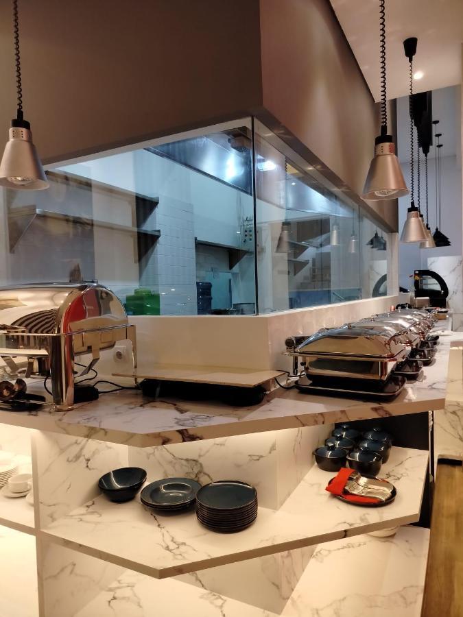 Hotel Moritz Biz Gandaria Giacarta Esterno foto