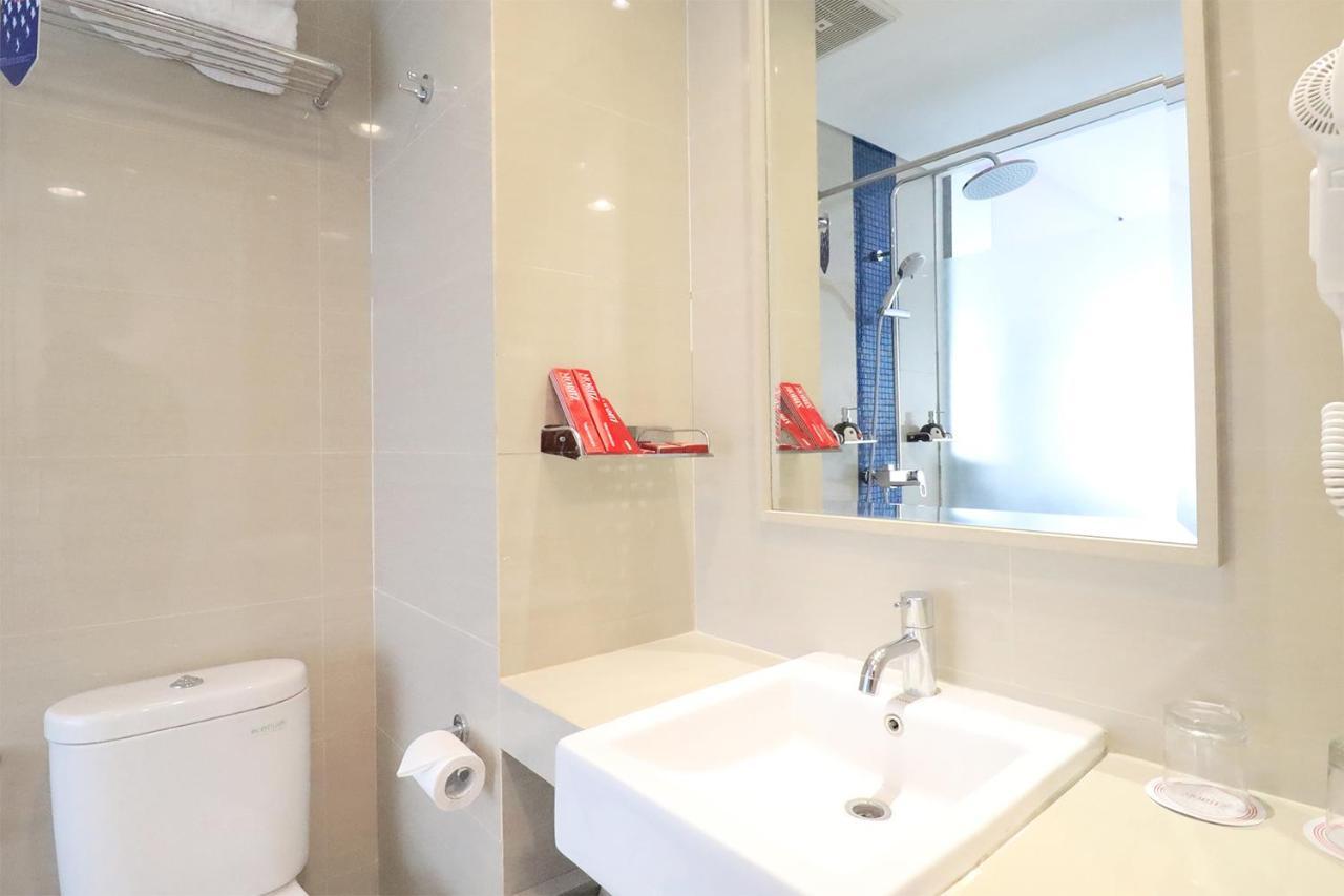 Hotel Moritz Biz Gandaria Giacarta Esterno foto