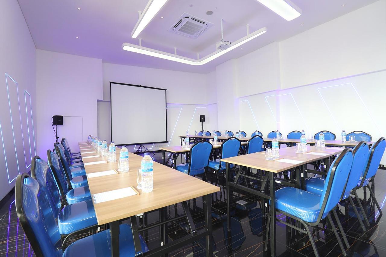 Hotel Moritz Biz Gandaria Giacarta Esterno foto