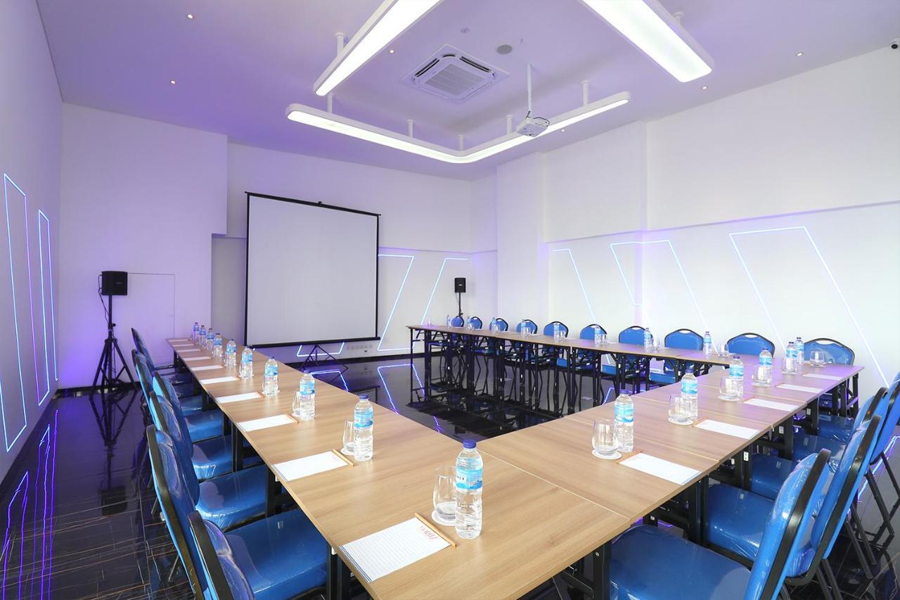 Hotel Moritz Biz Gandaria Giacarta Esterno foto